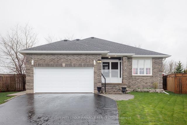 42 Matchett Cres, House detached with 2 bedrooms, 3 bathrooms and 6 parking in Kawartha Lakes ON | Image 1