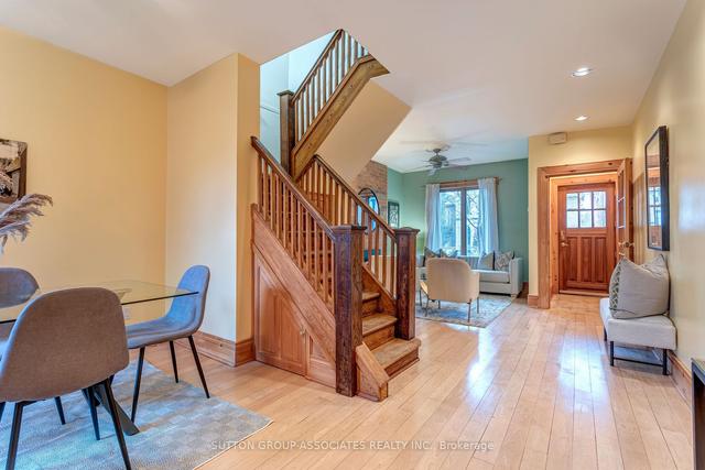 534 Crawford St, House detached with 4 bedrooms, 2 bathrooms and 1 parking in Toronto ON | Image 2