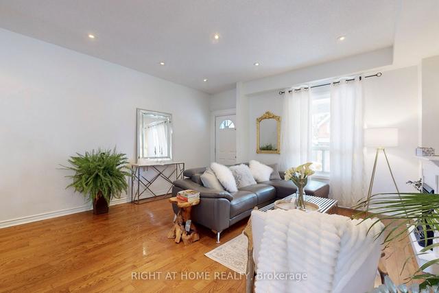 272 Jones Ave, House detached with 3 bedrooms, 4 bathrooms and 2 parking in Toronto ON | Image 32