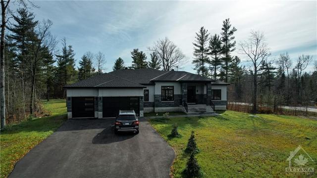 558 Cinnamon Crescent, House detached with 5 bedrooms, 4 bathrooms and 10 parking in Ottawa ON | Card Image