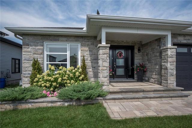1338 Roger Street, House detached with 2 bedrooms, 2 bathrooms and 3 parking in Cornwall ON | Image 3