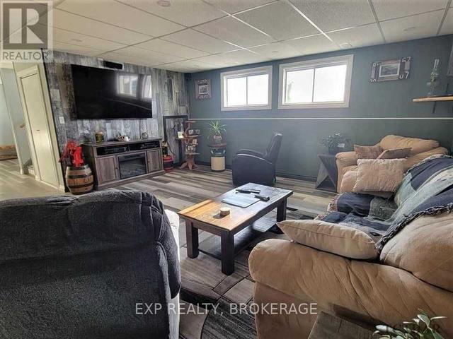 245185 Highway 569, House detached with 3 bedrooms, 2 bathrooms and 15 parking in Evanturel ON | Image 24