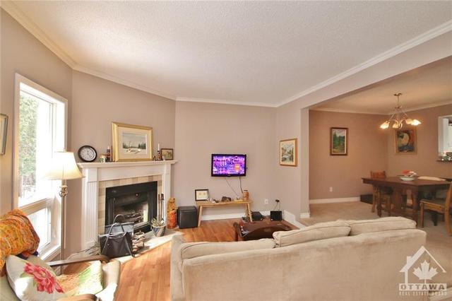 44 Lightfoot Place, Townhouse with 3 bedrooms, 3 bathrooms and 2 parking in Ottawa ON | Image 4