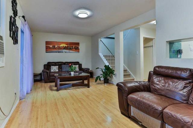 14 Juliette Sq, House attached with 3 bedrooms, 2 bathrooms and 1 parking in Brampton ON | Image 18