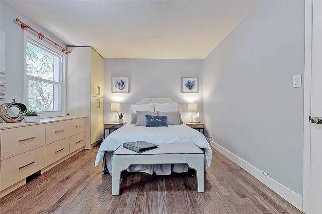 54 Applegate Cres, House semidetached with 3 bedrooms, 2 bathrooms and 3 parking in Toronto ON | Image 14