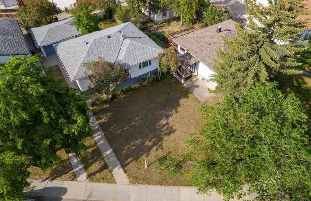 2618 1 Avenue Nw, House detached with 4 bedrooms, 2 bathrooms and 2 parking in Calgary AB | Image 1
