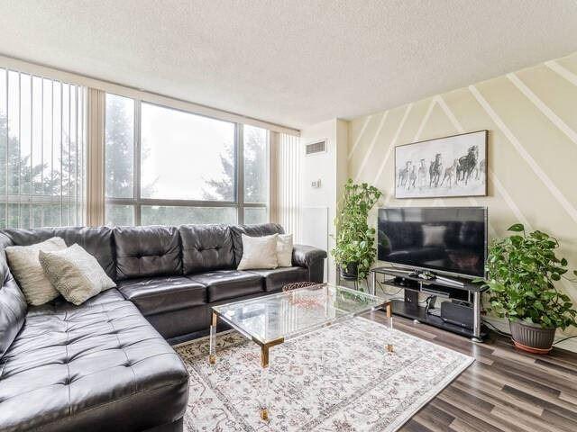 311 - 35 Trailwood Dr, Condo with 2 bedrooms, 2 bathrooms and 1 parking in Mississauga ON | Image 3