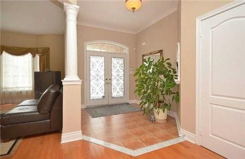 25 Hugo Rd, House detached with 3 bedrooms, 3 bathrooms and 2 parking in Brampton ON | Image 2
