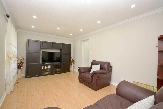 71 Carleton Pl, Townhouse with 3 bedrooms, 2 bathrooms and 2 parking in Brampton ON | Image 40
