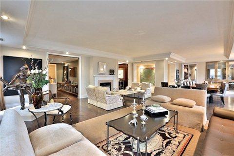 517 - 10 Bellair St, Condo with 1 bedrooms, 3 bathrooms and 2 parking in Toronto ON | Image 2