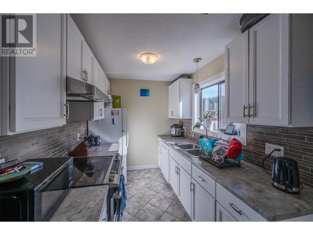 122&124 Highland Place, House semidetached with 6 bedrooms, 2 bathrooms and 1 parking in Penticton BC | Image 7