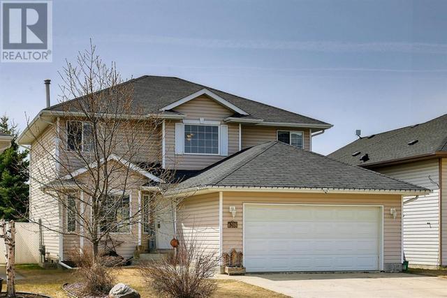 6208 54 Street, House detached with 6 bedrooms, 2 bathrooms and 2 parking in Rocky Mountain House AB | Image 2