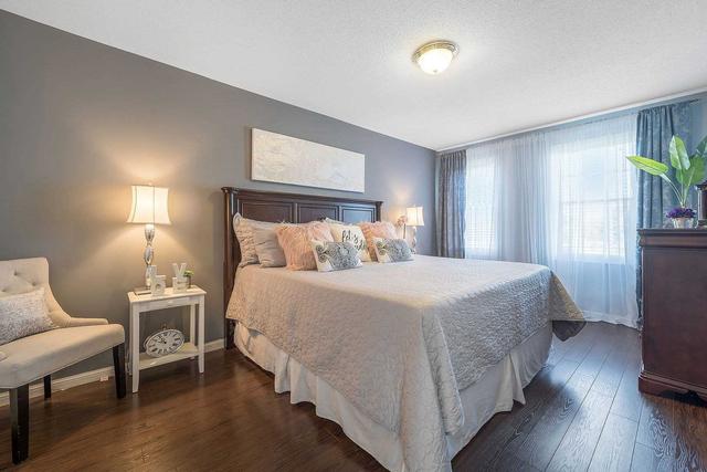 1081 Bowring Cres, House detached with 3 bedrooms, 3 bathrooms and 3 parking in Milton ON | Image 2