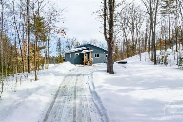 1068 Hidden Lane, House detached with 4 bedrooms, 3 bathrooms and 10 parking in Greater Madawaska ON | Image 2