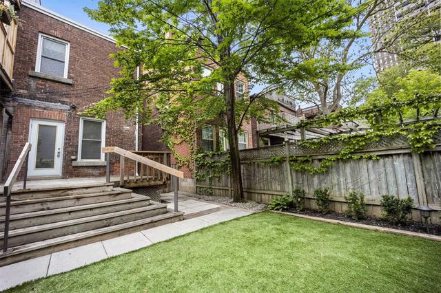 69 Sussex Ave, House semidetached with 6 bedrooms, 4 bathrooms and 0 parking in Toronto ON | Image 27