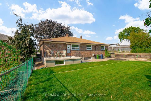 14 Veerland Dr, House detached with 3 bedrooms, 3 bathrooms and 6 parking in Toronto ON | Image 29