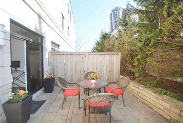 th7 - 5 Oakburn Cres, Townhouse with 3 bedrooms, 3 bathrooms and 2 parking in Toronto ON | Image 2