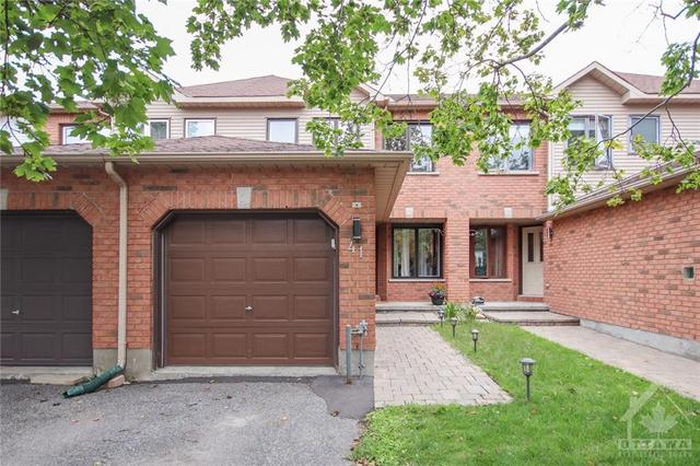 41 Grenadier Way, Townhouse with 3 bedrooms, 3 bathrooms and 4 parking in Ottawa ON | Image 1