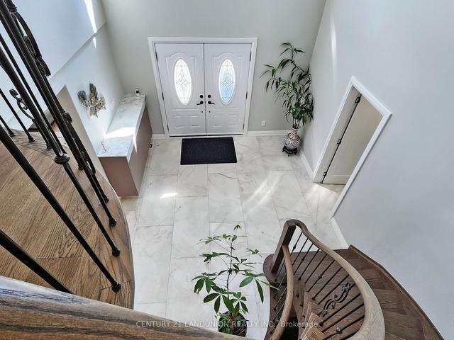 18 Ravenhill Cres, House detached with 5 bedrooms, 6 bathrooms and 15 parking in Markham ON | Image 17