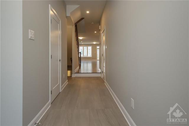 125 Angelonia Crescent, Townhouse with 4 bedrooms, 3 bathrooms and 3 parking in Ottawa ON | Image 2