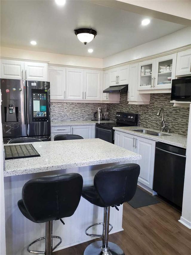 16 Farnham Dr, Townhouse with 3 bedrooms, 2 bathrooms and 2 parking in Brampton ON | Image 26