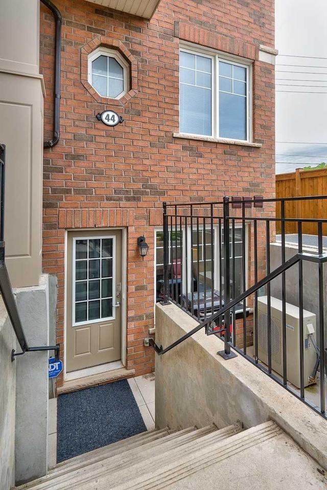 4401 - 2420 Baronwood Dr, Townhouse with 3 bedrooms, 3 bathrooms and 2 parking in Oakville ON | Image 1