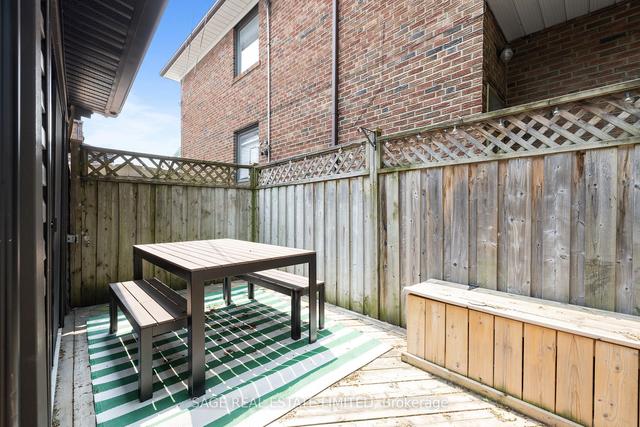 296 Ossington Ave, House semidetached with 3 bedrooms, 3 bathrooms and 0 parking in Toronto ON | Image 17