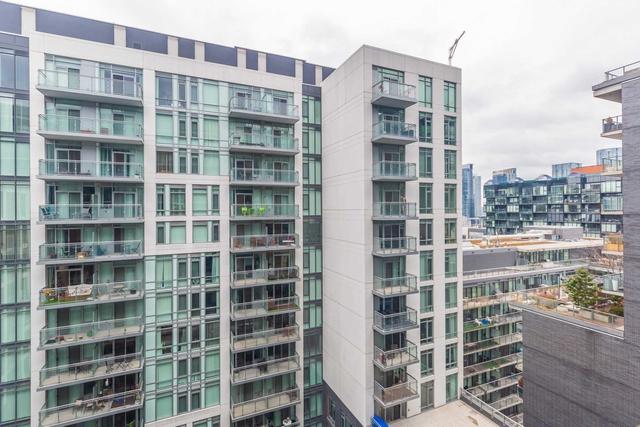 1010 - 111 Bathurst St, Condo with 2 bedrooms, 1 bathrooms and 1 parking in Toronto ON | Image 10