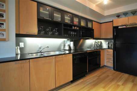 lph05 - 36 Blue Jays Way, Condo with 2 bedrooms, 2 bathrooms and 1 parking in Toronto ON | Image 2