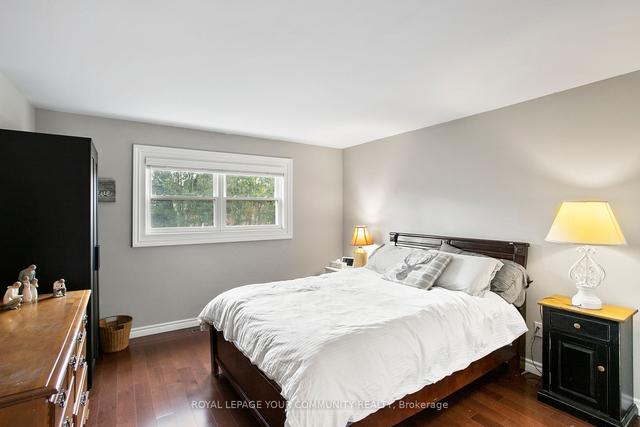 27 St Andrews Crt, House attached with 3 bedrooms, 2 bathrooms and 3 parking in Aurora ON | Image 6