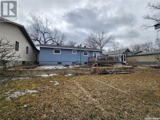 733 Mann Avenue, House detached with 3 bedrooms, 2 bathrooms and null parking in Radville SK | Image 30
