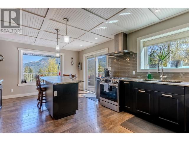 2617 Mountview Drive, House detached with 4 bedrooms, 2 bathrooms and null parking in Columbia Shuswap C BC | Image 15