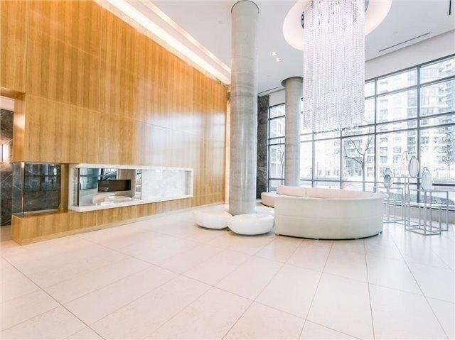 2702 - 215 Fort York Blvd, Condo with 2 bedrooms, 2 bathrooms and 1 parking in Toronto ON | Image 8