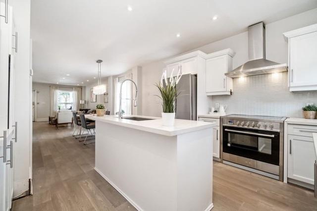 453 Pacific Ave, House semidetached with 3 bedrooms, 3 bathrooms and 1 parking in Toronto ON | Image 2