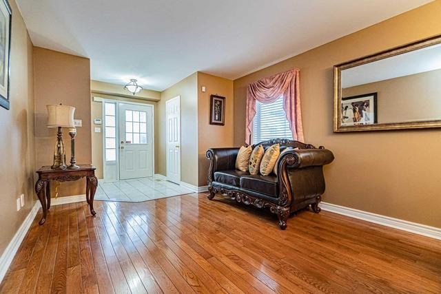 8 Penbridge Circ, House detached with 4 bedrooms, 4 bathrooms and 2 parking in Brampton ON | Image 5