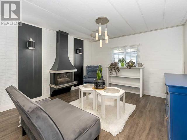 253, - 3223 83 Street Nw, Home with 3 bedrooms, 1 bathrooms and 2 parking in Calgary AB | Image 11