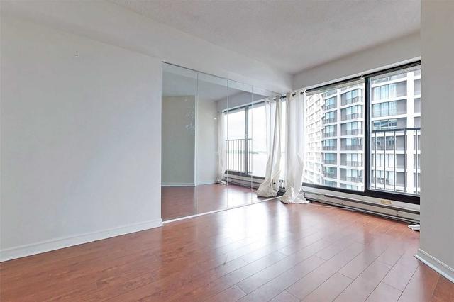 1105 - 65 Harbour Sq, Condo with 1 bedrooms, 1 bathrooms and 1 parking in Toronto ON | Image 11