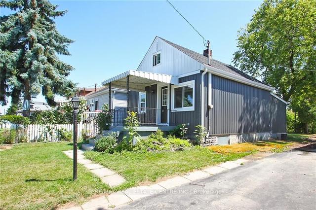 35 Delena Ave S, House detached with 3 bedrooms, 2 bathrooms and 1 parking in Hamilton ON | Image 32