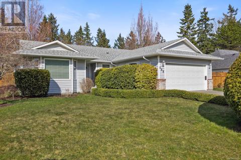 688 Woodland Dr, House detached with 2 bedrooms, 2 bathrooms and 2 parking in Comox BC | Card Image