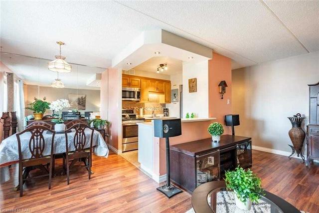 202 - 198 Scott St, Condo with 2 bedrooms, 1 bathrooms and 1 parking in St. Catharines ON | Image 5