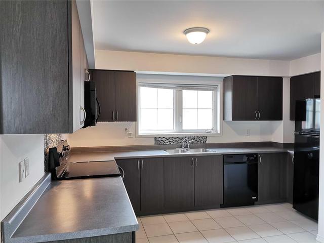 3 - 47 Hays Blvd, Townhouse with 2 bedrooms, 2 bathrooms and 1 parking in Oakville ON | Image 4