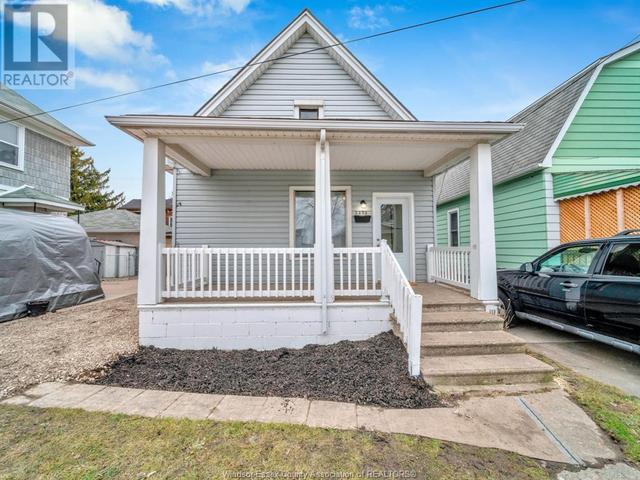 1173 Chatham Street East, House detached with 2 bedrooms, 1 bathrooms and null parking in Windsor ON | Image 1