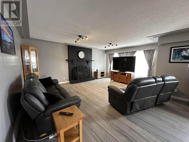 10219 104 Avenue, House detached with 3 bedrooms, 2 bathrooms and null parking in Fort St. John BC | Image 3