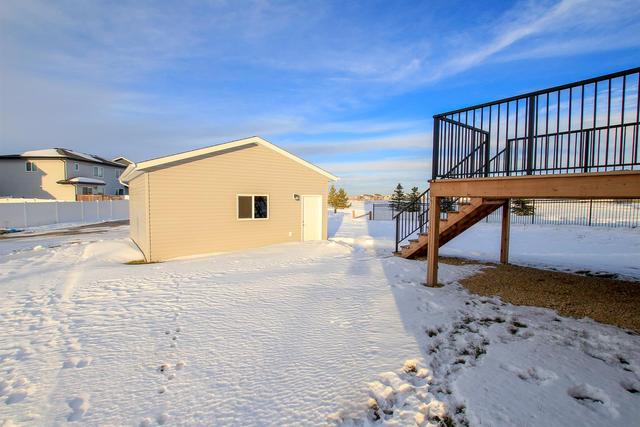 8 Memorial Parkway, House detached with 3 bedrooms, 2 bathrooms and 2 parking in Red Deer County AB | Image 38