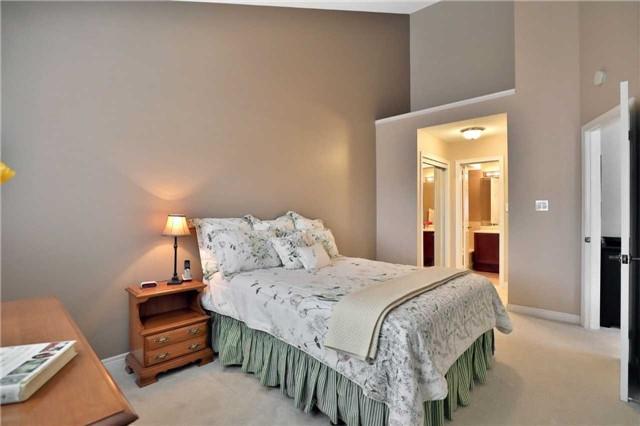 1 - 223 Rebecca St, Townhouse with 2 bedrooms, 3 bathrooms and 2 parking in Oakville ON | Image 11