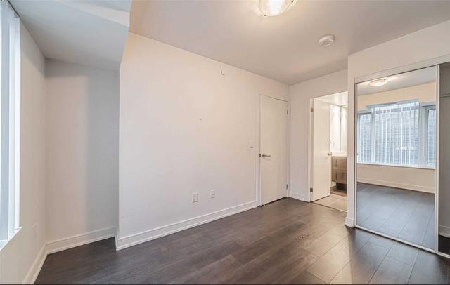 730 - 525 Adelaide St W, Condo with 2 bedrooms, 2 bathrooms and 0 parking in Toronto ON | Image 10