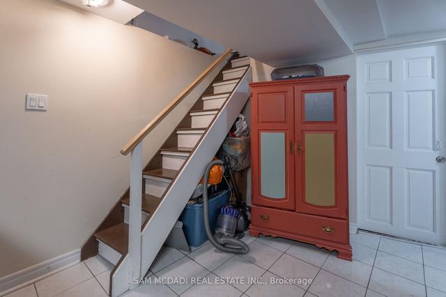 1050 Ossington Ave, House attached with 4 bedrooms, 2 bathrooms and 2 parking in Toronto ON | Image 6