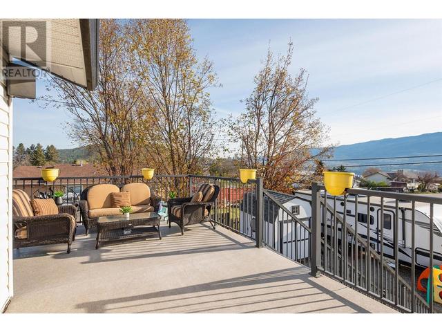 2186 Finlay Court, House detached with 5 bedrooms, 3 bathrooms and 8 parking in Lake Country BC | Image 32