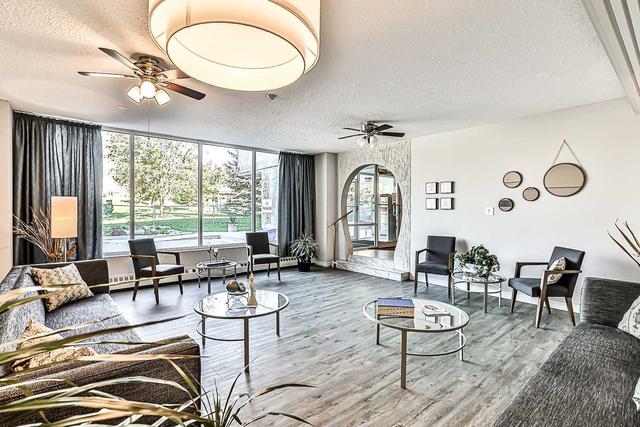 211 - 200 Holland Crt, Condo with 2 bedrooms, 2 bathrooms and 1 parking in Bradford West Gwillimbury ON | Image 1