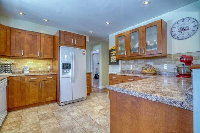 57 Inverness Dr, House detached with 3 bedrooms, 2 bathrooms and 4 parking in Cambridge ON | Image 3